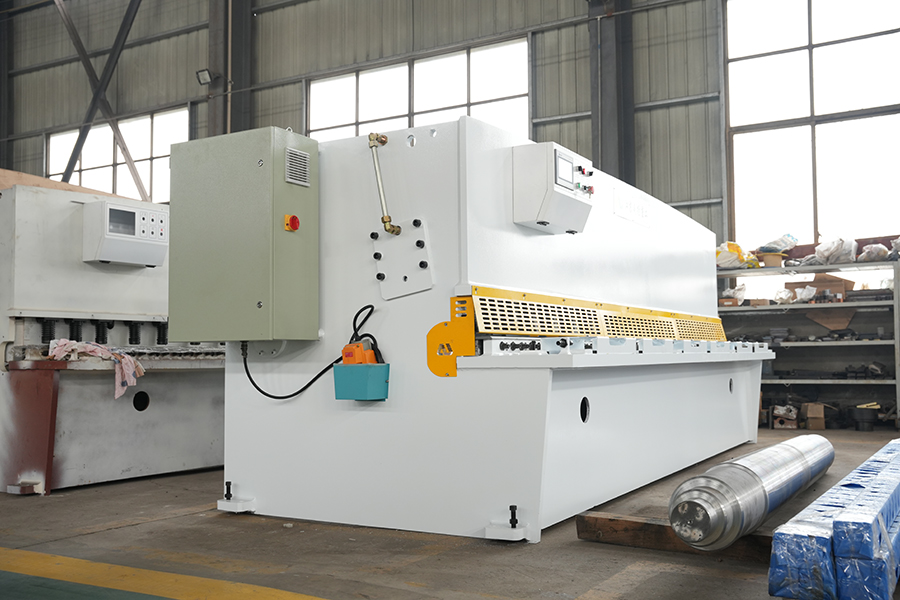 Comment la technologie CNC d’un camion balayeuse améliore-t-elle ses performances et son efficacité ?
