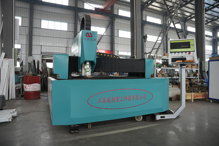 Quelles sont les applications typiques d’un camion balayeuse CNC dans les environnements urbains et industriels ?